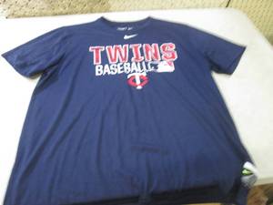 lot 60 image: (BSB) Nike Dri-Fit Minnesota Twins ...