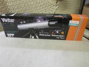 lot 74 image: (EW4) Vivitar Refractor Telescope w...