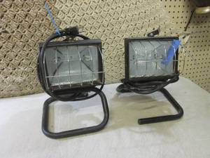 lot 75 image: (A-2) 2 Work Lights Both Work...
