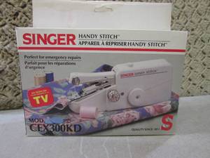 lot 78 image: (BS) Singer Handy Stitch...