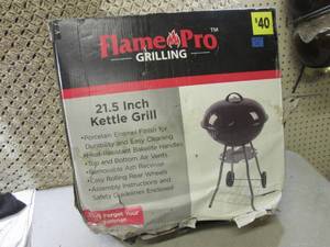 lot 81 image: (RM4) Flame Pro 21.5 Kettle Grill ...