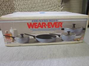 lot 86 image: (EW5) Country Blue Wear-Ever 7pc Al...