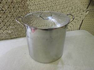 lot 99 image: (RMDR) Large Stock Pot with Lid 10 ...