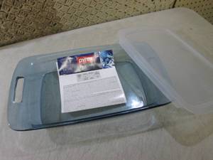 lot 109 image: (RM2) Pyrex Easy Grab 3 Qt Casserol...