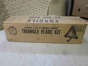 lot 114 image: (EW5) Triangle Flare Kit Unopened...