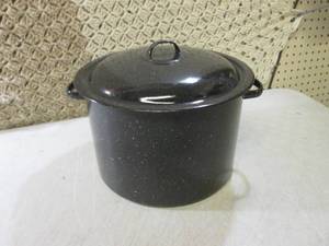lot 119 image: (RMDR) Cooking Pot with Lid 7 12 ...