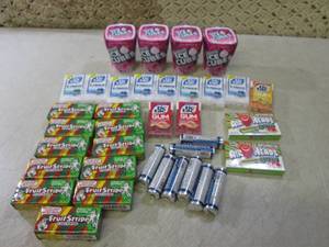 lot 123 image: (B-1) Assorted Gum and Mints Past D...