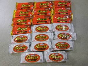 lot 143 image: (B-1) 20 Assorted Reeses Peanut But...