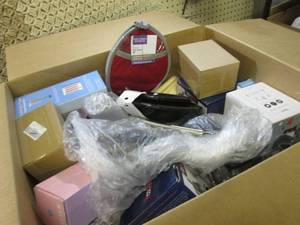 lot 158 image: (D-4) Big Box Full of Assorted Kitc...