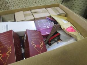 lot 160 image: (D-4) Big Box Full of Assorted Kitc...