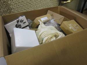 lot 161 image: (D-4) Big Box Full of Assorted Kitc...