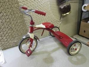 lot 196 image: (A-2T) Radio Flyer Retro Red Model ...