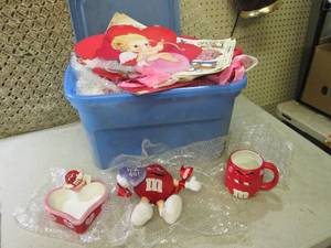 lot 216 image: (CLR) Tote with Lid Full of Valenti...