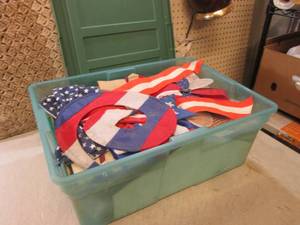 lot 217 image: (CLR) Tote with Lid Full of Assorte...