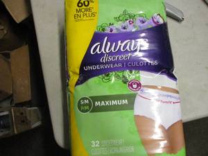 32 pack of Always Discreet Underwea...