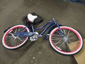 Huffy Womens Bike missing pedals a...