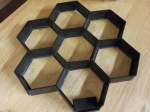 Paver Mold has 1 piece damaged as ...
