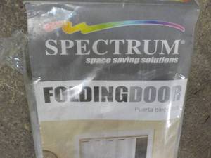Spectrum Folding Door- has a cracke...