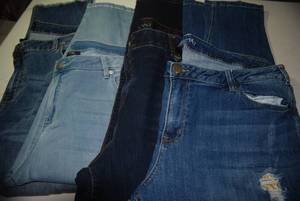 2 jeans 2 capris size 24...
