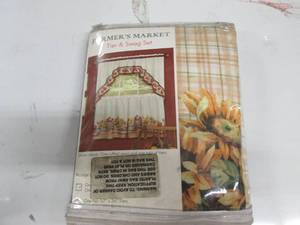 lot 37 image: Farmers Market Tier and Swag , 1 p...