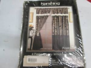 lot 47 image: Nanshing 4 piece luxery set, 56 x ...