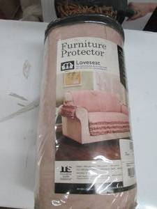 lot 61 image: Furniture protector, loveseat, pink...
