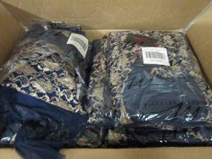 lot 125 image: 20 Midnight Velvet, 2xl dresses. ne...