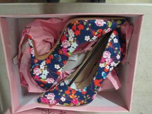 lot 132 image: size 10 penny loves kenny floral pu...
