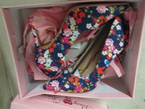 lot 133 image: size 10 penny loves kenny floral pu...