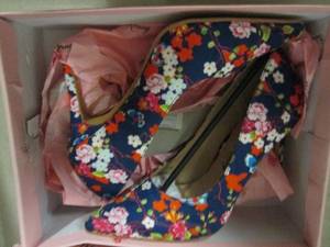 lot 134 image: size 10 penny loves kenny floral pu...