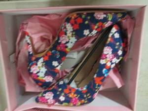 lot 135 image: size 10 penny loves kenny floral pu...