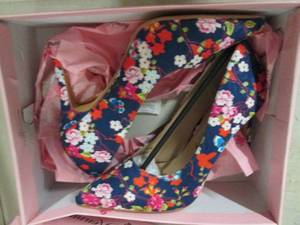 lot 136 image: size 10 penny loves kenny floral pu...