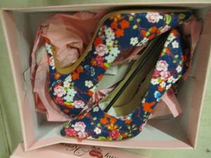 lot 137 image: size 10 penny loves kenny floral pu...