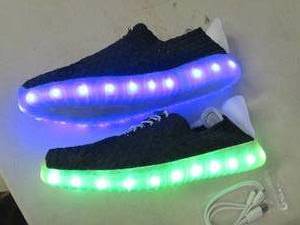 lot 150 image: Zee Alexis Light up chargable shoes...