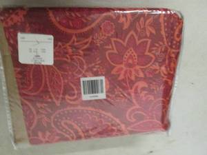 lot 196 image: Queen set set red and orange pasley...