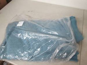 lot 197 image: Full Queen blue knit throw blanket...