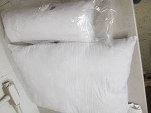 lot 202 image: 2 standard pillows...