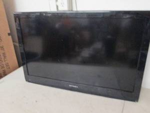 lot 212 image: dynex 32 inch tv powers on ...