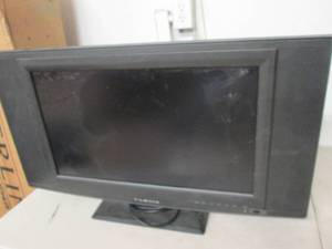 lot 213 image: olevia 26 inch tv powers on ...