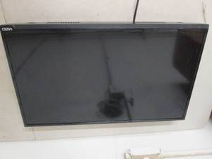 lot 220 image: vizio 32 inch tv powers on ...
