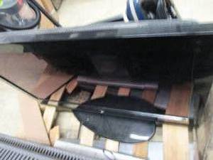 lot 283 image: 42 Samsung Plasma display, powers ...