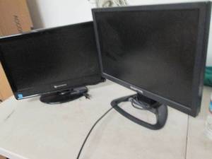 lot 284 image: 2 small 19 tvs, power on...