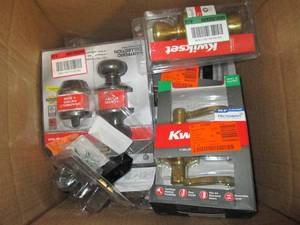 lot 292 image: Box of door knobs, open box...