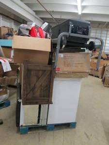 lot 320 image: Pallet lot of misc items, missing p...