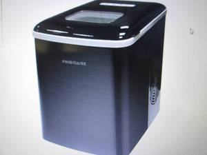 Frigidaire Countertop Ice Maker ope...