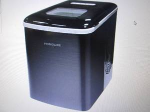 Frigidaire Countertop Ice Maker ope...