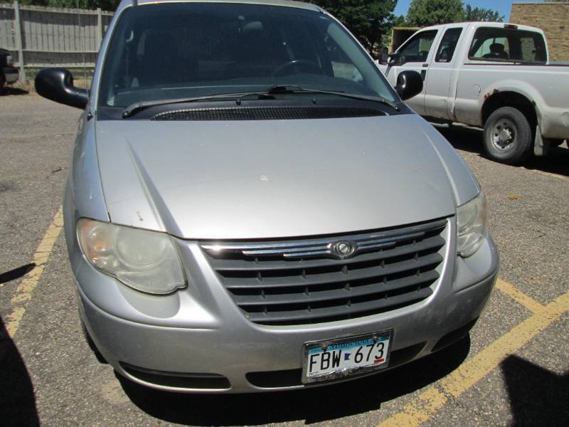 2006 Chrysler Town and Country Van ...