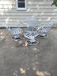 lot 300 image: Patio Table With Four Chairs