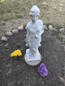lot 301 image: Two Yard Dcor Statues