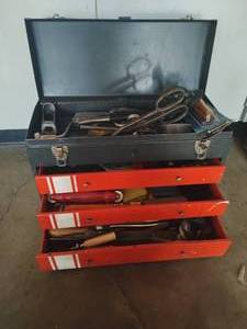 lot 321 image: Park Toolbox With Contents